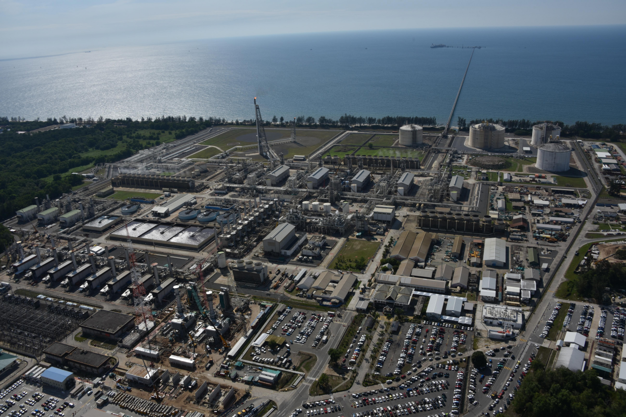 Brunei LNG)位于卢穆特(Lumut)的终端设施的真实航拍实景照片